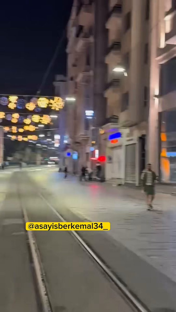 Taksim'de Yoldan Geçen Bir Kişiye Silahlı Saldırı Düzenlendi