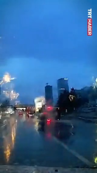 Maltepe'de Havalimanı Çalışanı Servisi Devrildi: 7 Yaralı