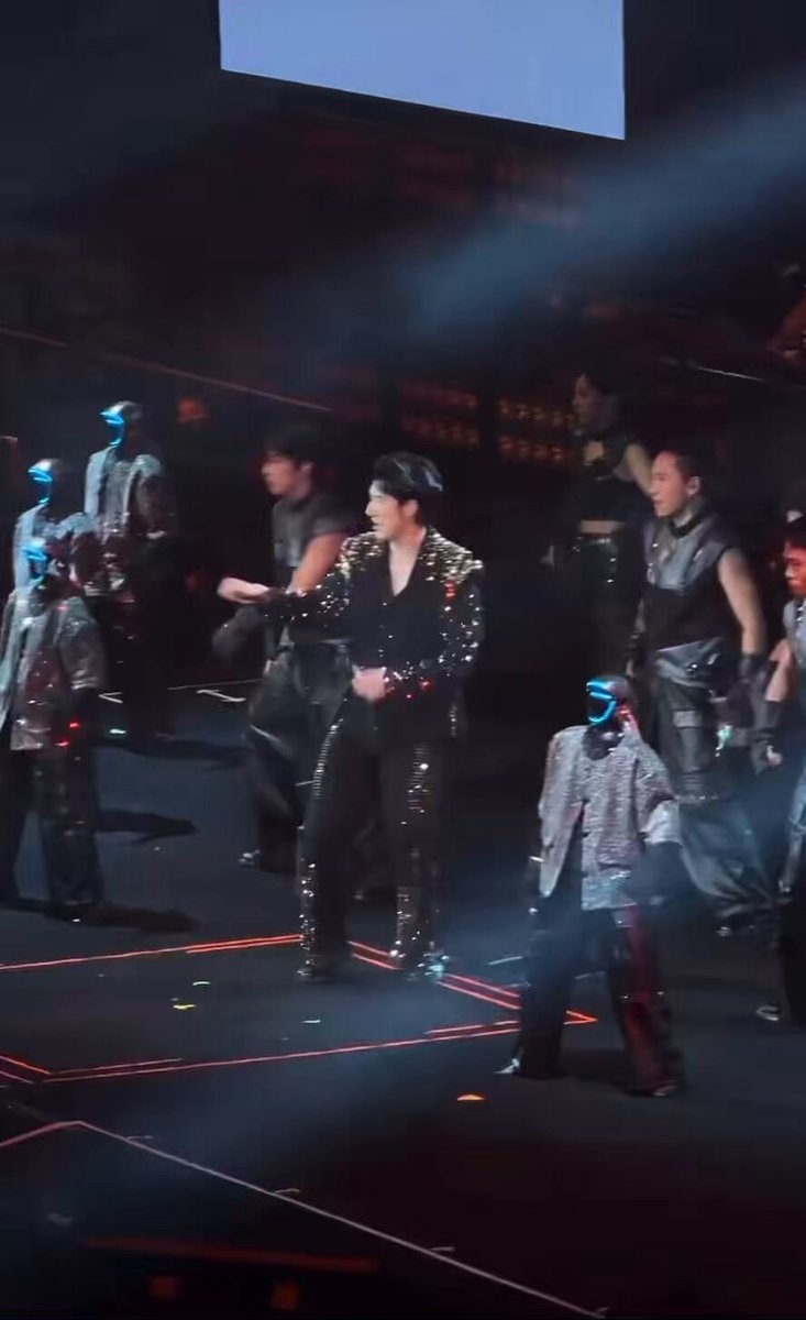 Çin'de İnsansı Robotlar Sahne Dansçısı Olarak Görev Almaya Başladı