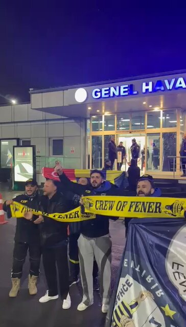 Fenerbahçe Taraftarından Saran'a Atatürk Havalimanı'nda Coşkulu Karşılama
