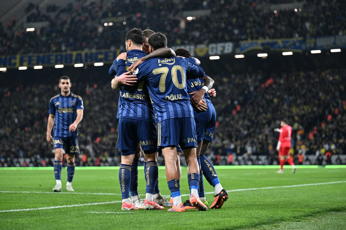 Fenerbahçe, Eyüpspor'u 3-0 Mağlup Etti