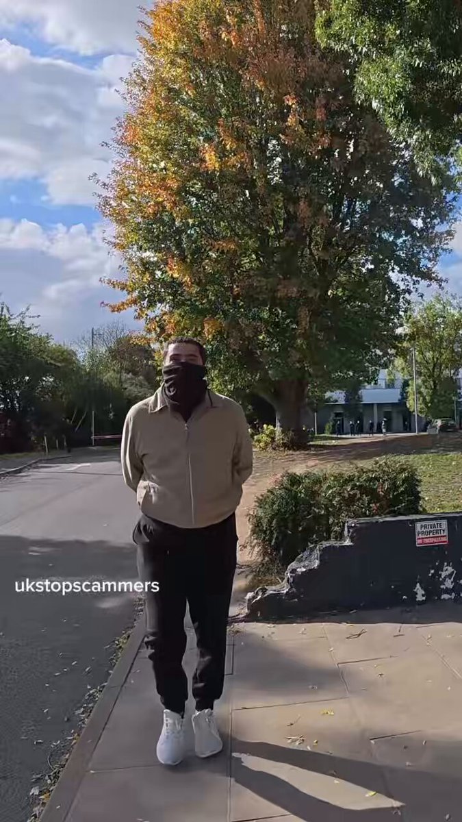 İngiltere'de Türkçe Konuşan Grup, Gazeteciye Saldırdı