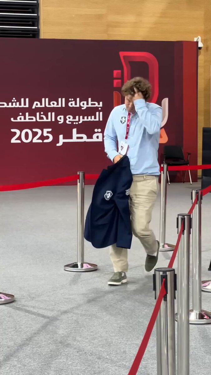 Magnus Carlsen, Dünya Hızlı Satranç Şampiyonası'nda Kamera İtme Olayıyla Gündemde