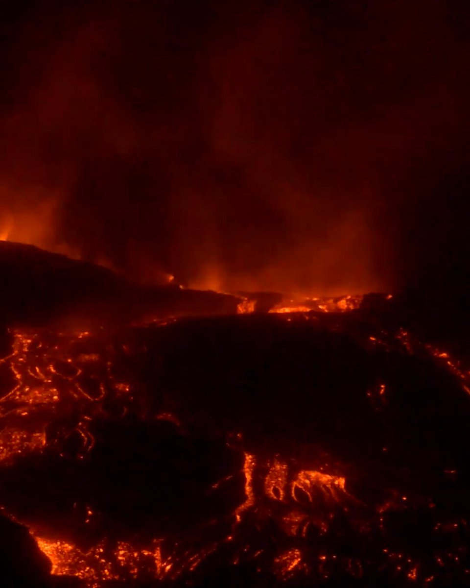 Etna Yanardağı'nda Volkanik Patlamalar: Görüntüler Kaydedildi