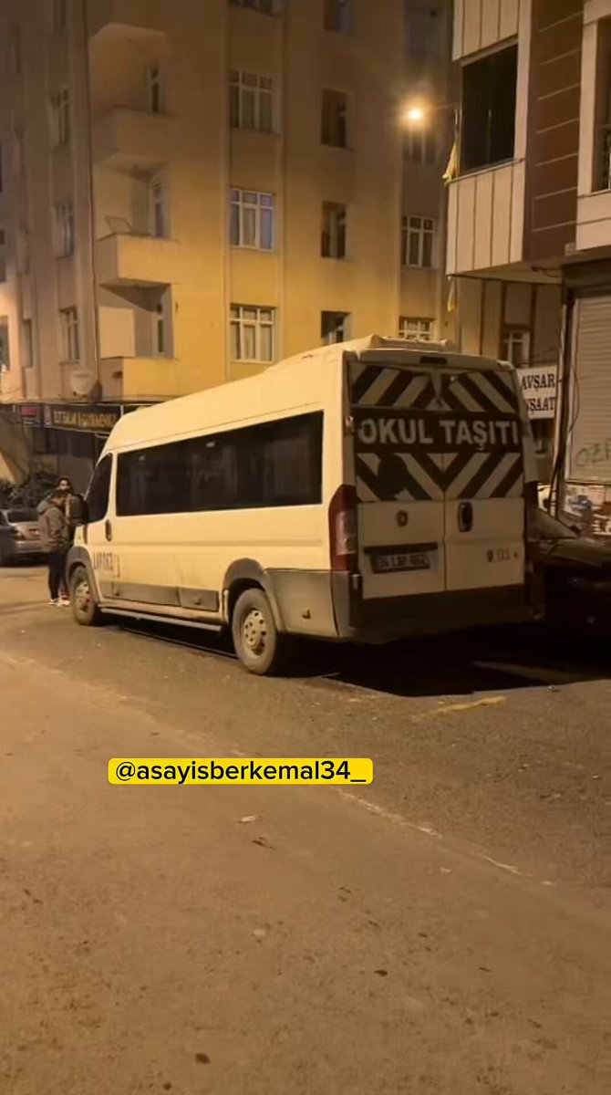 İstanbul'da Hatalı Park Eden Servis Şoförü Sürücüye 