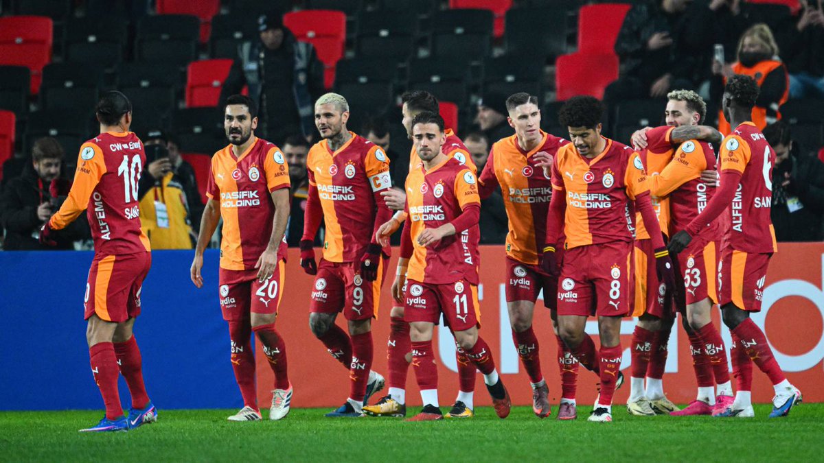 Galatasaray, Trabzonspor'u 4-1 Yenerek Süper Kupa Finaline Yükseldi