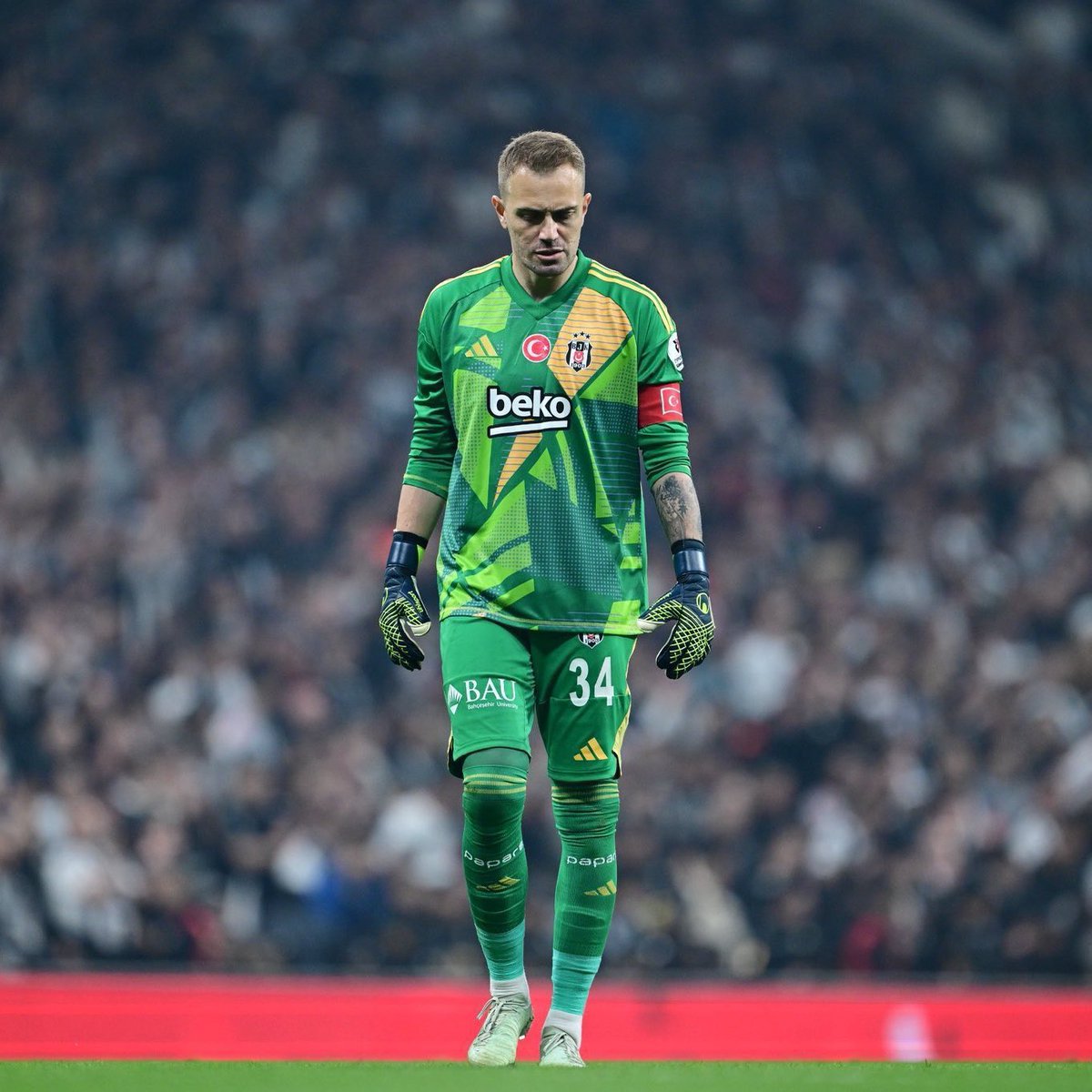 Fenerbahçe, Beşiktaş'tan Mert Günok'u Transfer Etti