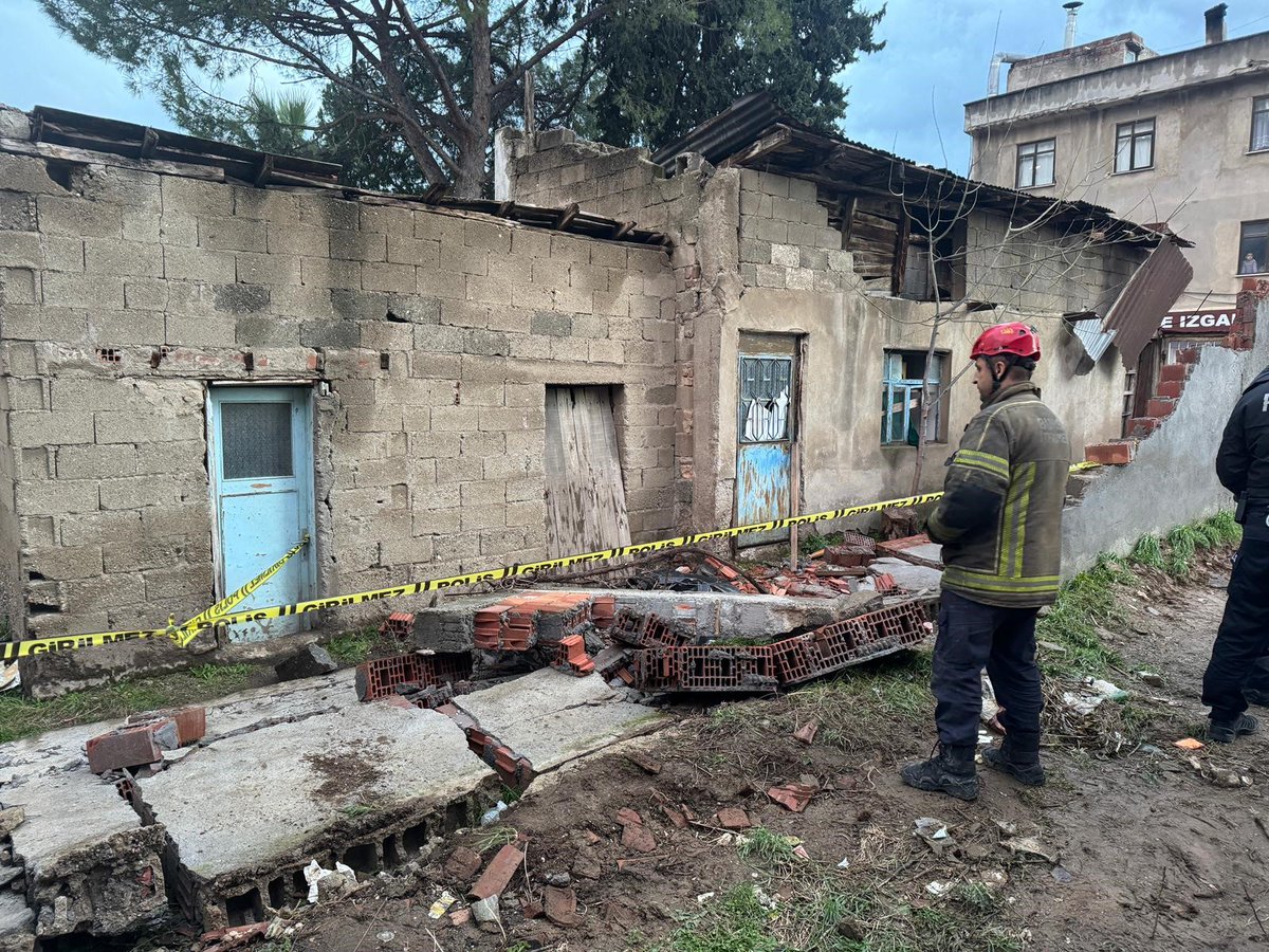 Bursa'da Lodos Fırtınası Duvarı Yıktı: Genç Yaşamını Yitirdi