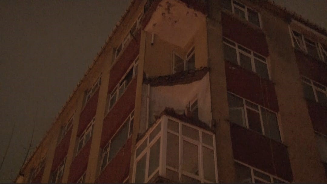 İstanbul Bahçelievler'de Balkon Çökmesi: 3 Ay Önce Karot Testi Yapılmıştı