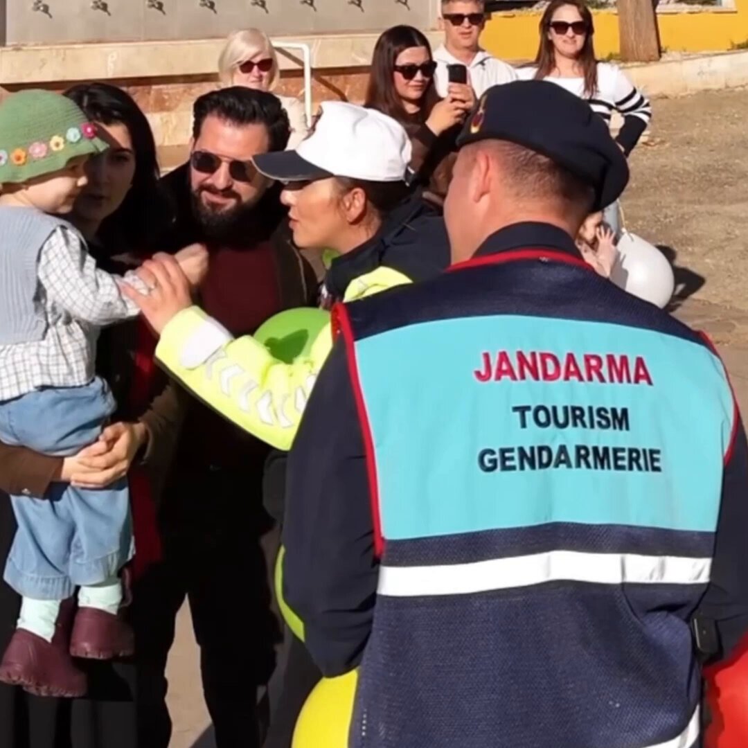 Antalya'da Kanseri Yenen Minik Gökçe İçin Mutluluk Balonları Gökyüzüne Uçuruldu