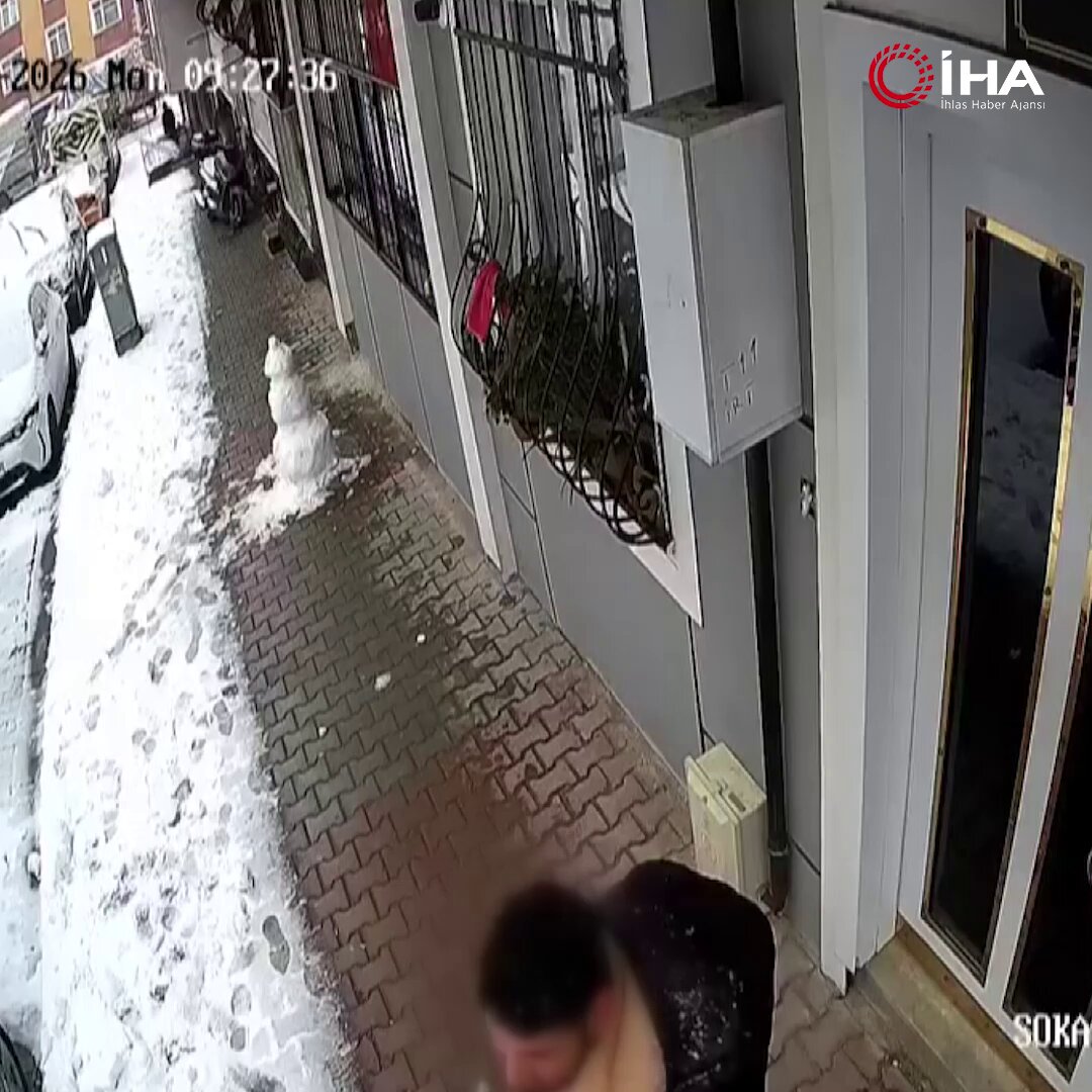 İstanbul'da Kardan Adamın Gizemli Kayboluşu: Komşuluk İlişkilerini Sorgulattı
