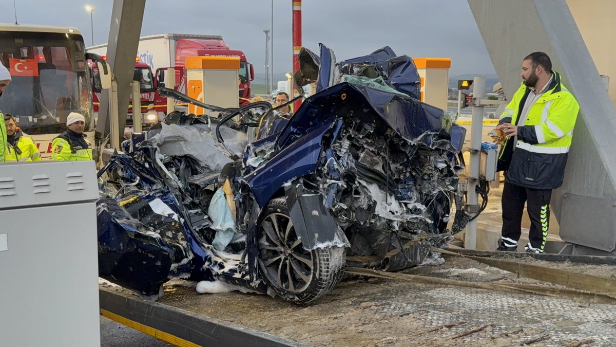 Kuzey Marmara Otoyolu'nda Feci Kaza: 2 Ölü, 1 Yaralı