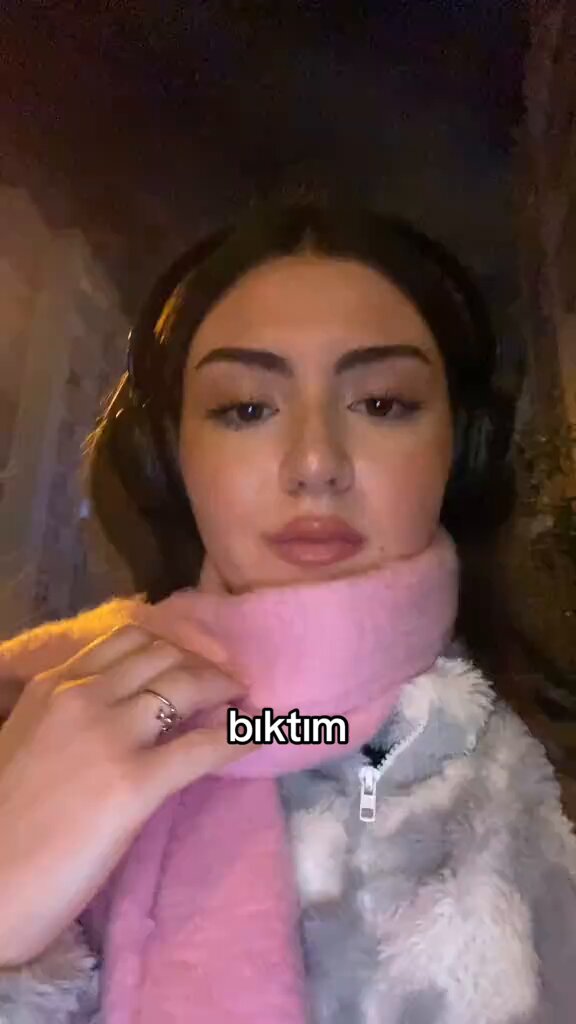 Vatandaştan Kamu Alanında Sigara İçenlere Tepki: Merdivenleri Çıkana Kadar Bekleyemedin