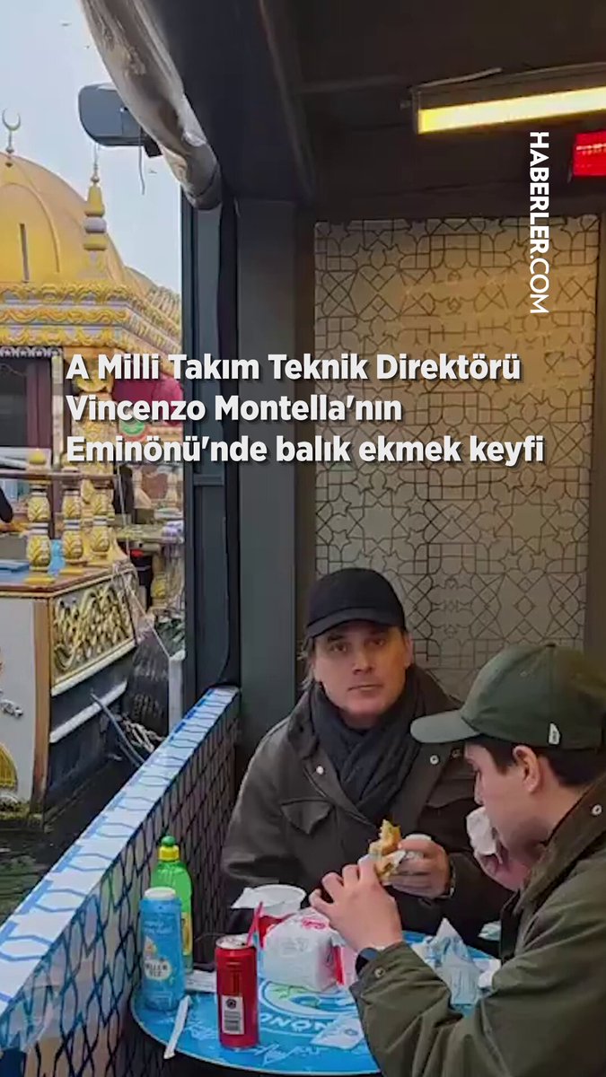 A Milli Takım Teknik Direktörü Vincenzo Montella İstanbul Eminönü'nde Balık Ekmek Keyfi Yaptı