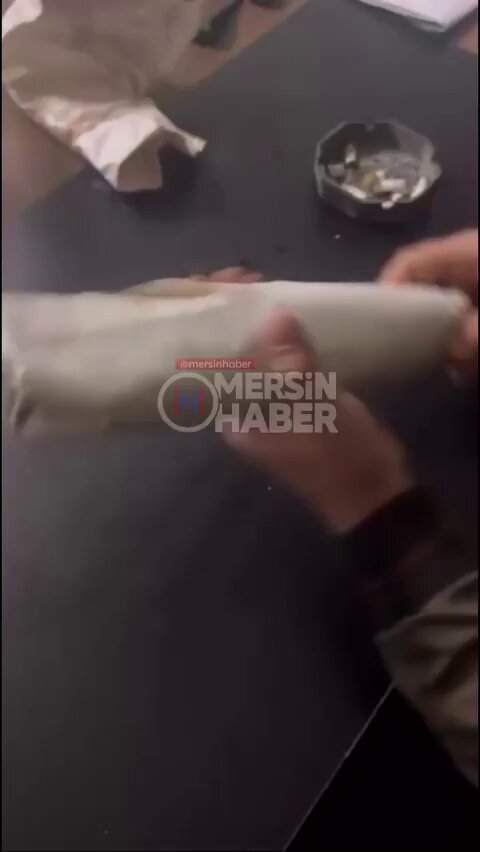 Mersin'de Dürüm Skandalı: Müşteri Deri ve Marul Buldu