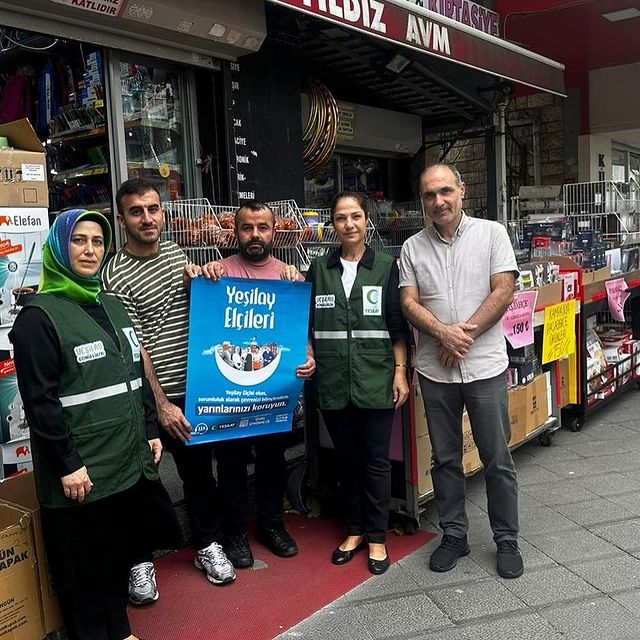 Yeşilay Elçileri Projesi Esnaflara Bilgilendirme Etkinliği Düzenledi