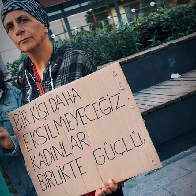 Arnavutköy’de Kadına Yönelik Şiddete Karşı Farkındalık Yürüyüşü Düzenlendi