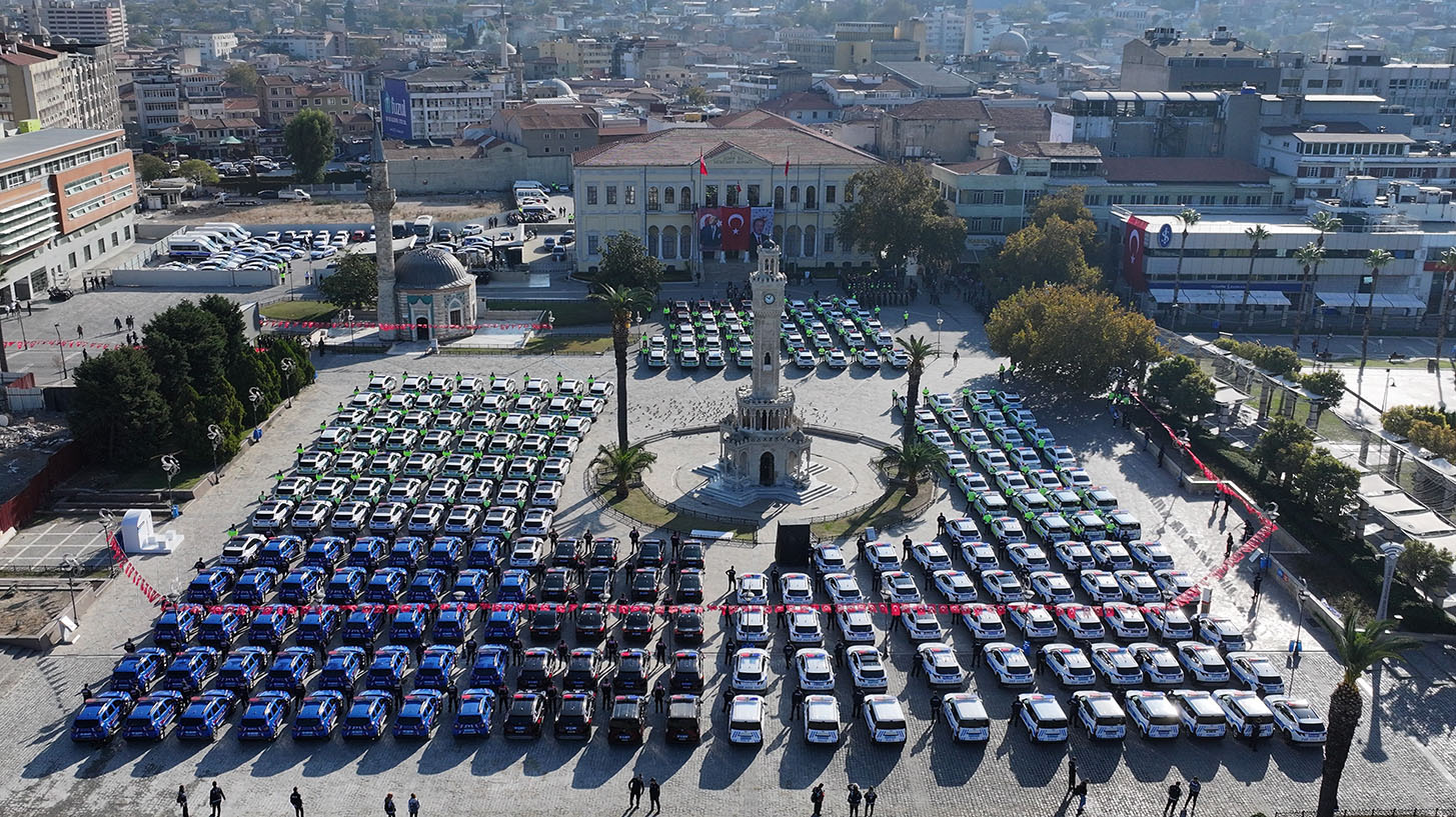 İzmir Emniyet ve Jandarma Teşkilatlarına 988 Yeni Görev Aracı Tahsis Edildi