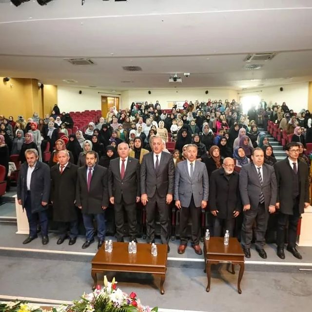 Rüstem Altınbaş Konferans Salonu'nda Hıfzını Tamamlayan Öğrenciler İçin Tören Düzenlendi