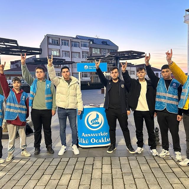 Arnavutköy Ülkü Ocakları Gençlere ÜOUZEM ve ODAK2023 Uygulamalarını Tanıttı