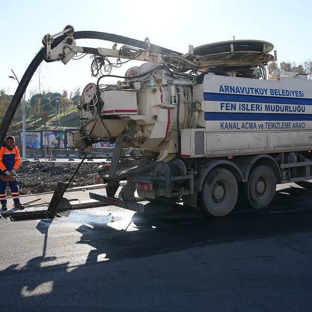 Arnavutköy Belediyesi, Yağış Mevsimi Öncesi Su Taşkınlarını Önlemek Amacıyla Çalışmalarını Sürdürüyor