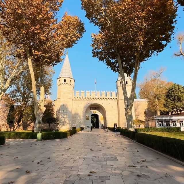 Topkapı Sarayı, Sonbaharın Büyüleyici Renkleriyle Misafirlerini Ağırlıyor