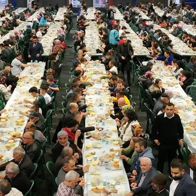Kocasinan Belediyesi Mahalle İftarlarıyla Vatandaşları Bir Araya Getirdi