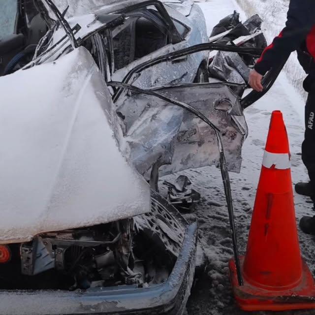 Kayseri'de Otomobil Kamyonete Çarptı: Karı Koca Hayatını Kaybetti