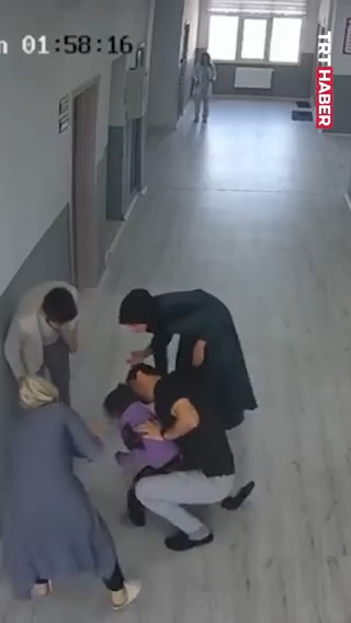 Şanlıurfa'da Anaokulu Öğrencisi Boğazına Kaçan Madeni Para Korkusuyla Son Anda Kurtarıldı