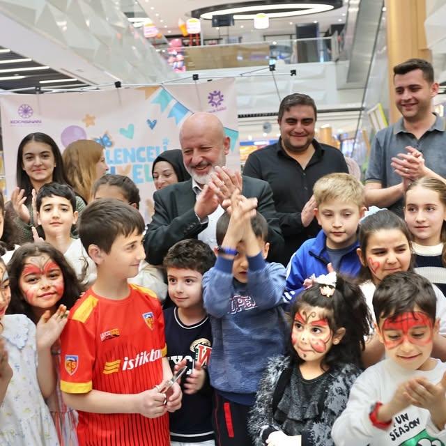 Kocasinan'da Minik Ressamların Eserleri Sergilendi