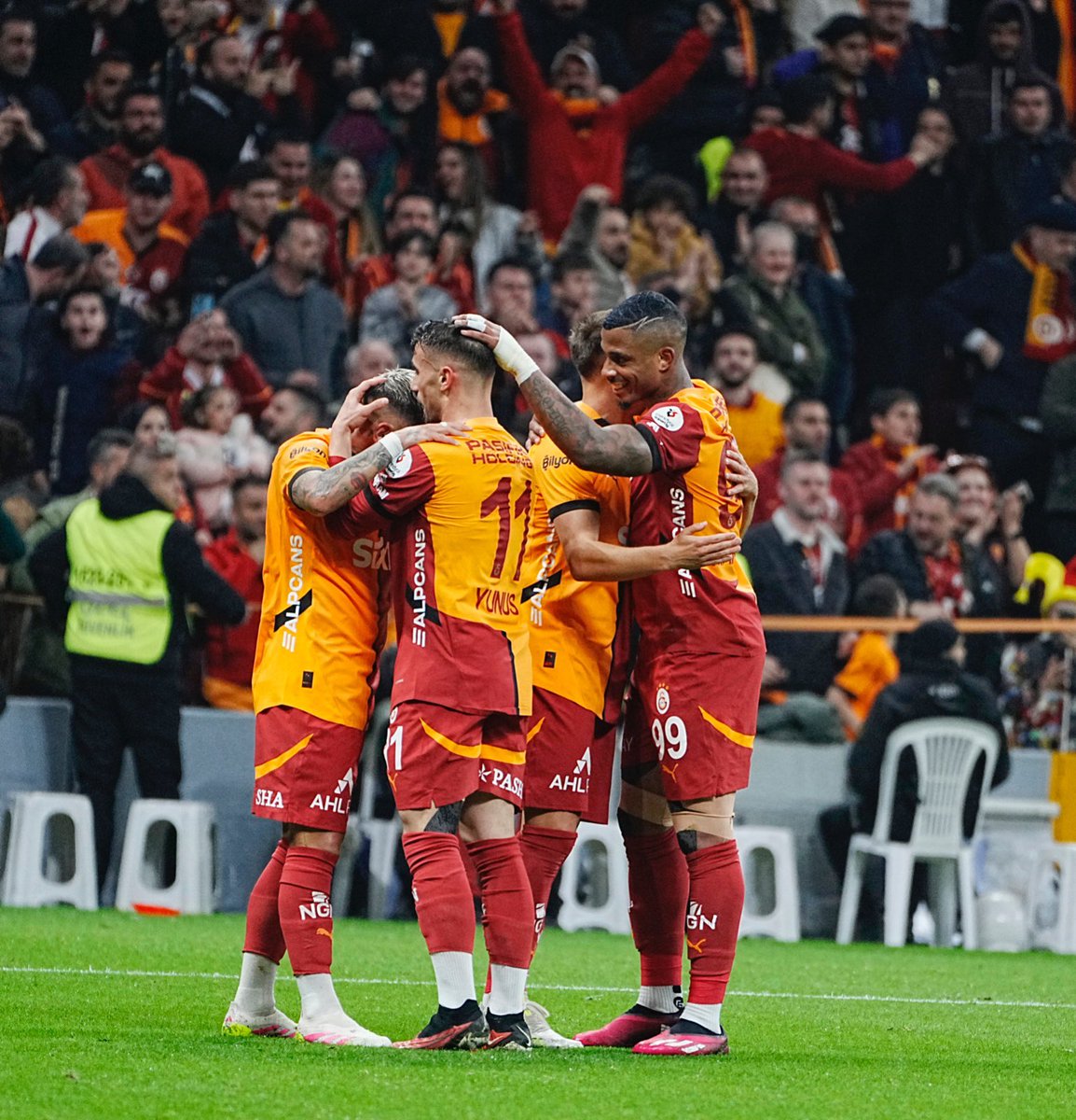Galatasaray ve Fenerbahçe Arasındaki Puan Farkı Açıldı