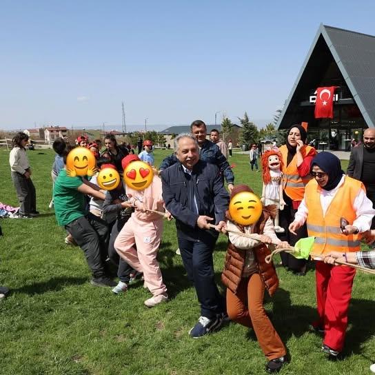 Talas'ta 23 Nisan Coşkusu: Çocuklar Ali Dağı 360 Yeşil Alan'da Buluştu