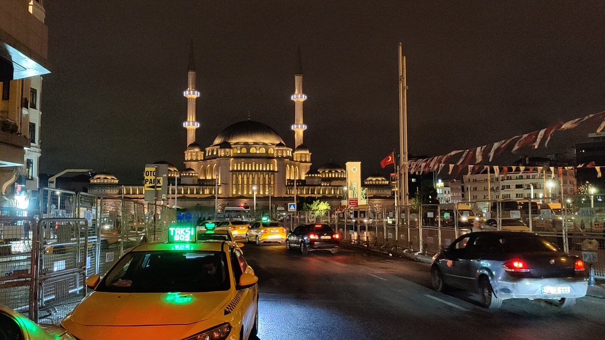 Taksim ve İstiklal Caddesi, 1 Mayıs Tedbirleri Sonrası Trafiğe Açıldı