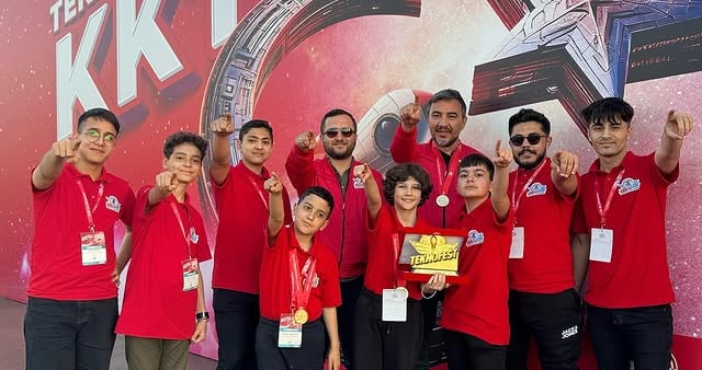 Talas Belediyesi'nin Teknofest KKTC Finallerinde Büyük Başarı: Öğrenciler Türkiye Birinciliği ve Ödüller Kazandı