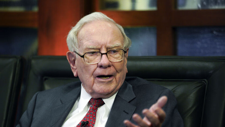 Warren Buffett, Berkshire Hathaway CEO'luğunu Bırakıyor: Altmış Yıllık Dönem Sonuna Doğru