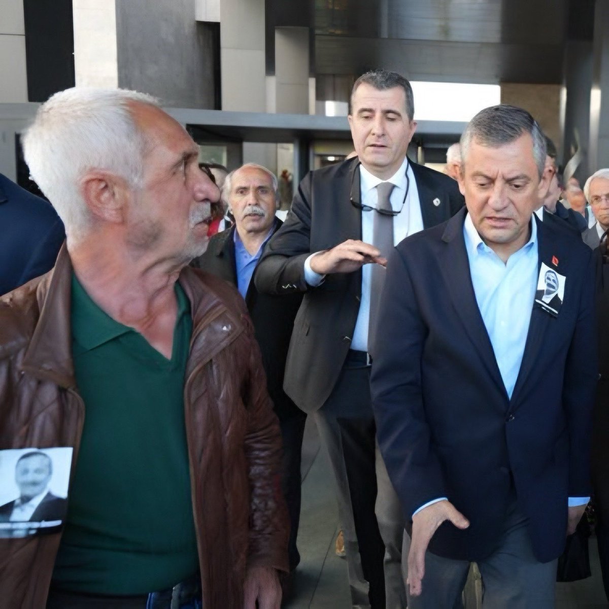 CHP Genel Başkanı Özgür Özel'e Saldırı: Saldırgan, 