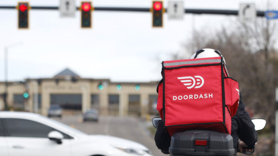 DoorDash, Deliveroo ve SevenRoom'u Satın Alarak Genişleme Yoluyla Pazar Liderliğini Pekiştiriyor