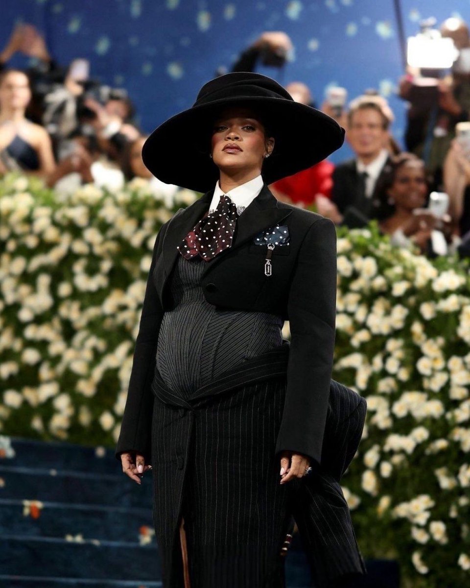 Rihanna'dan Yeni Albümü R9 Hakkında Açıklama: Hamileliği Çekimleri Etkileyecek mi?