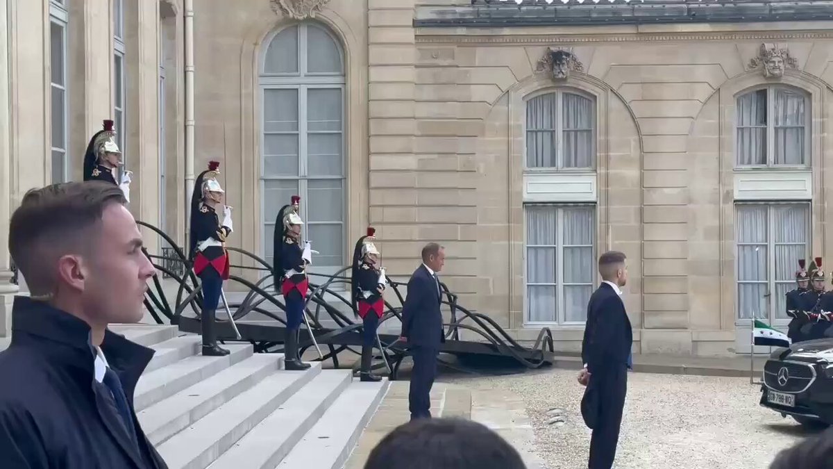 Suriye Cumhurbaşkanı Esad, Paris'te Macron ile Görüşme Gerçekleştirdi