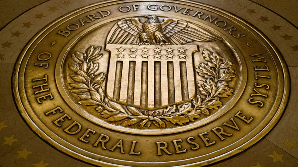 Fed, Mayıs Toplantısında Faiz Oranlarını Değiştirmedi: Trump'ın Ticaret Politikalarının Etkileri Bekleniyor