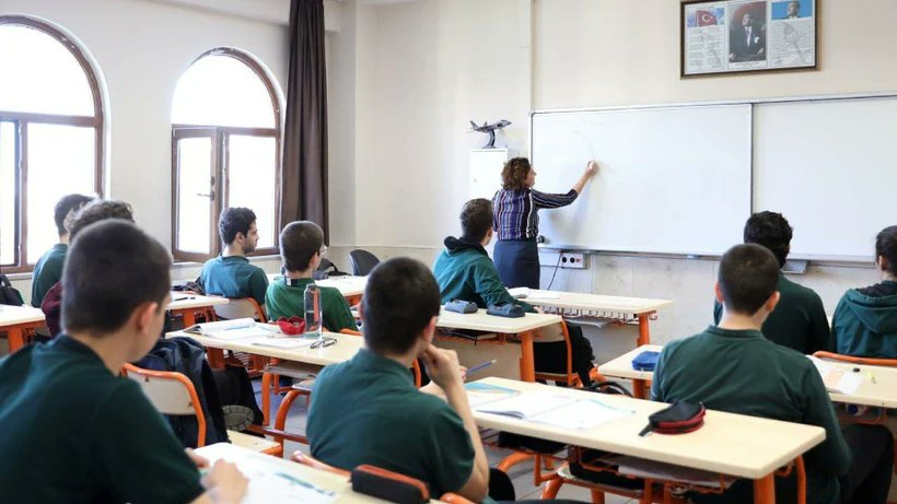 Lise Eğitiminde Yeni Sistemler Masada: Zorunlu Eğitim Süresi ve Yaş Modelinde Değişiklikler Değerlendiriliyor