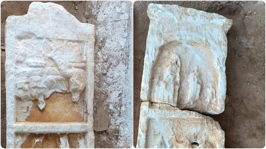 İzmir Tire'de Ceviz Bahçesinde 2 Bin Yıllık Roma Dönemi Mezar Taşları Keşfedildi