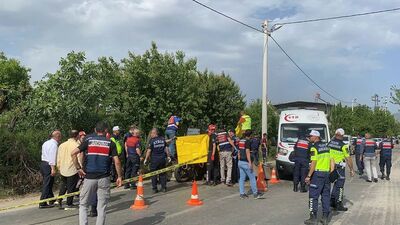 Aydın'da Traktör ve Motosikletin Çarpışması Sonucu 3 Kişi Hayatını Kaybetti