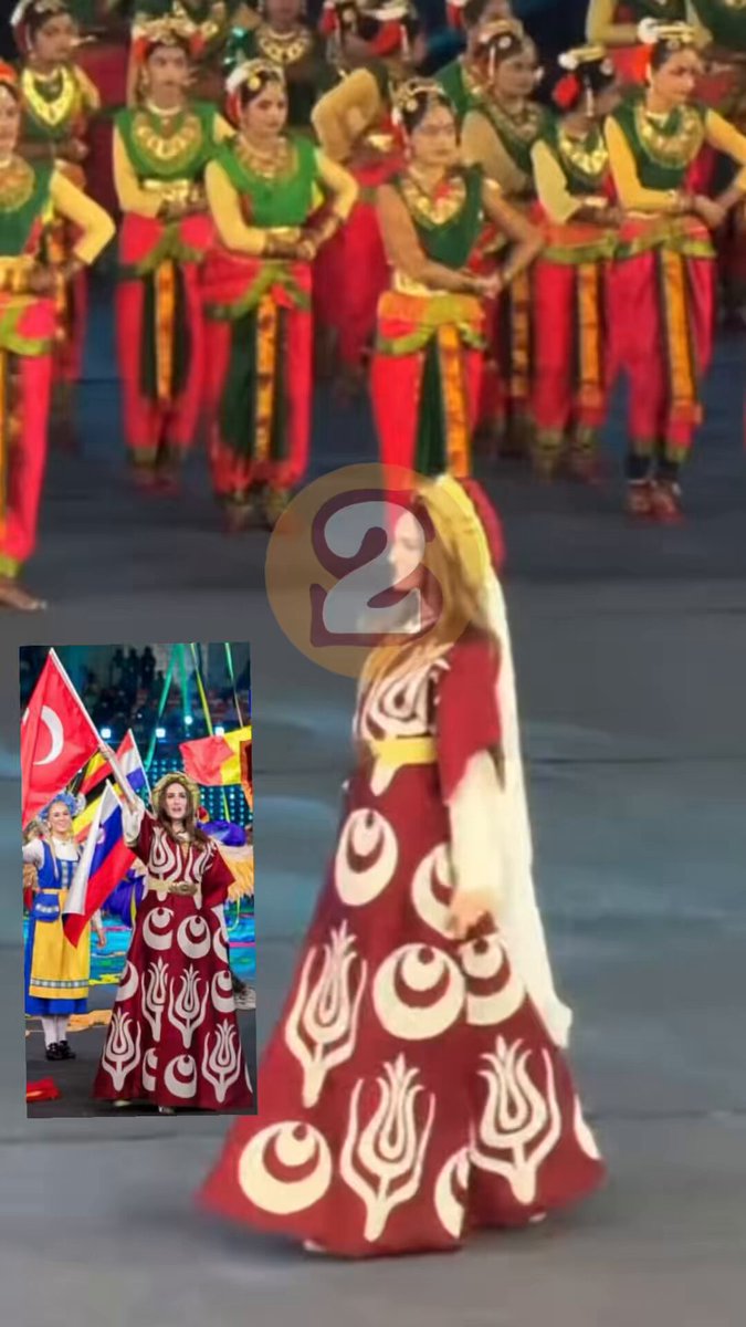 Miss World Adayı İdil Bilgen, Hindistan'da Yerel Kıyafetiyle Açılış Törenine Katıldı