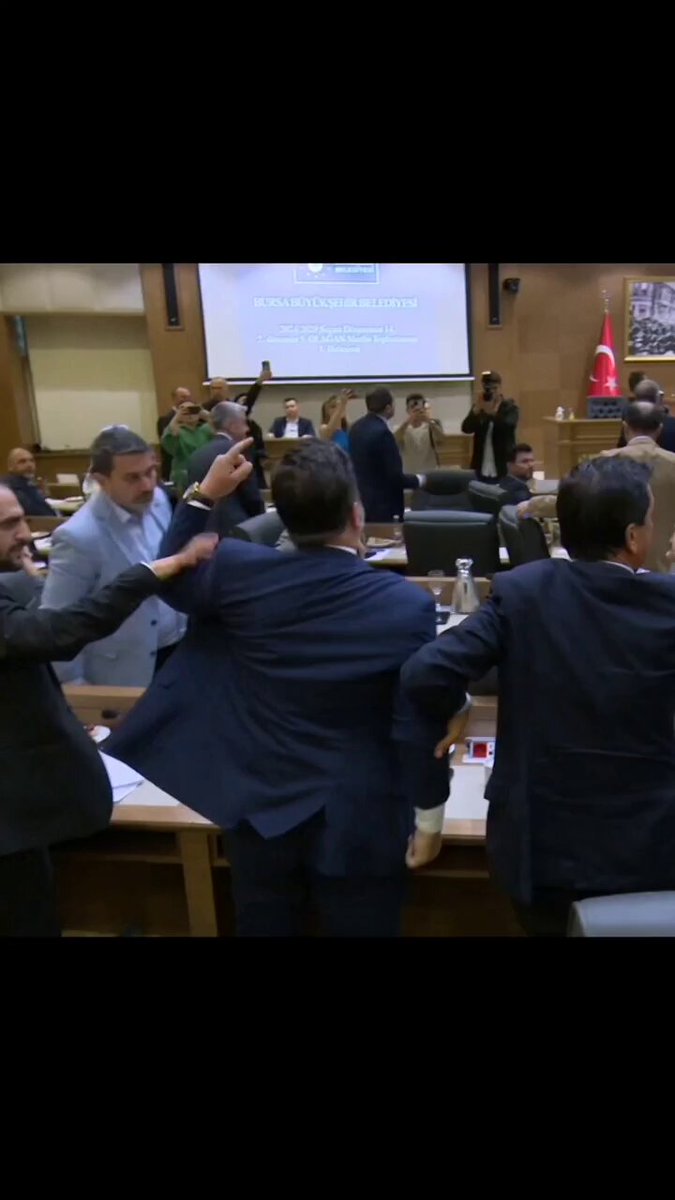 Bursa Büyükşehir Belediyesi Meclisi'nde Gergin Anlar: Meclis Üyeleri Arasında Kavga