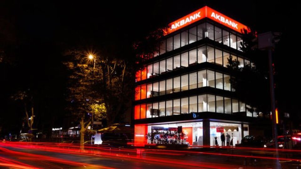 Akbank, 15 Milyar TL'lik Tahsili Geçikmiş Alacak Portföyünü Sattı