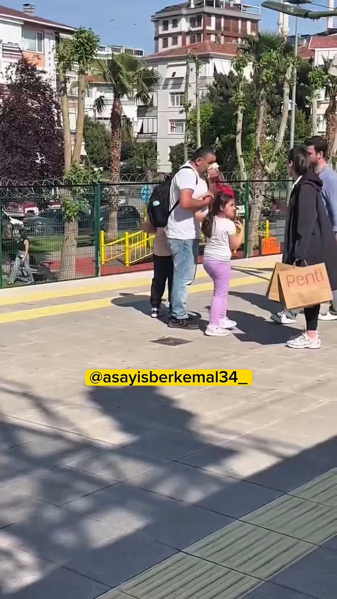 Çocuklarının Yanında Saldırıya Uğrayan Baba Şikayetçi Olacağını Söyleyince Arbede Yaşandı