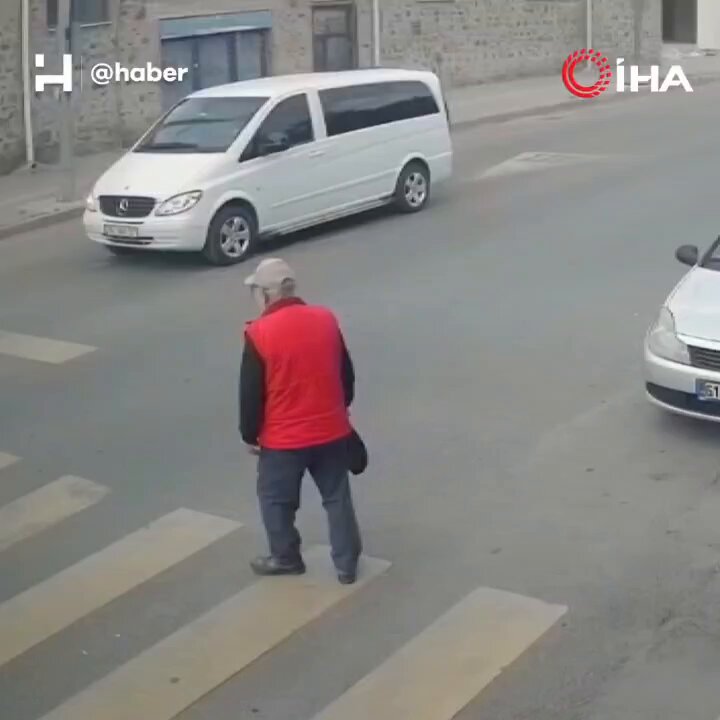 Tekirdağ'da Karşıdan Karşıya Geçmeye Çalışan Yaşlı Vatandaş Motosiklet Çarpmasıyla Yaralandı
