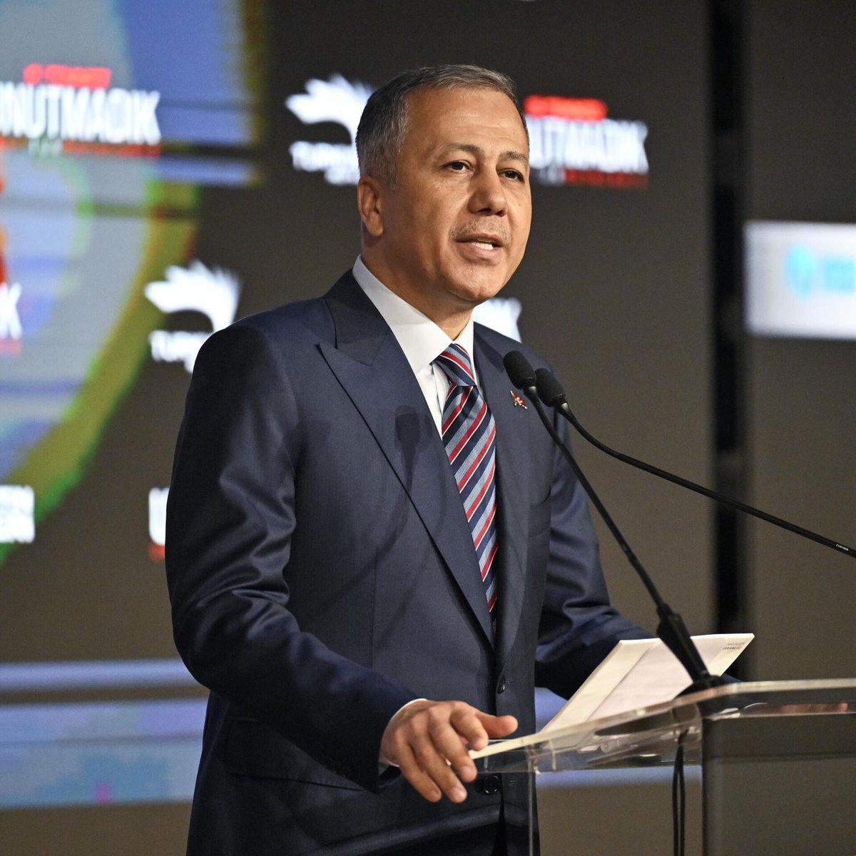 Otoyollarda Radar Denetimleri Sıklaşacak: Bakan Yerlikaya Uyarıda Bulundu