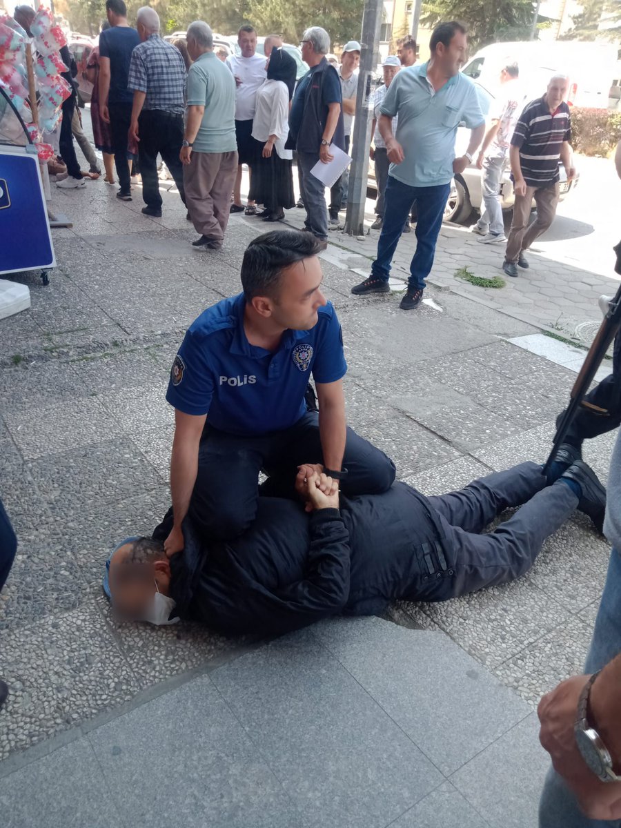 Eskişehir'de Banka Soygun Girişimi: Kredi Başvurusu Reddedilen Şahıs Silahlı Saldırı Düzenledi